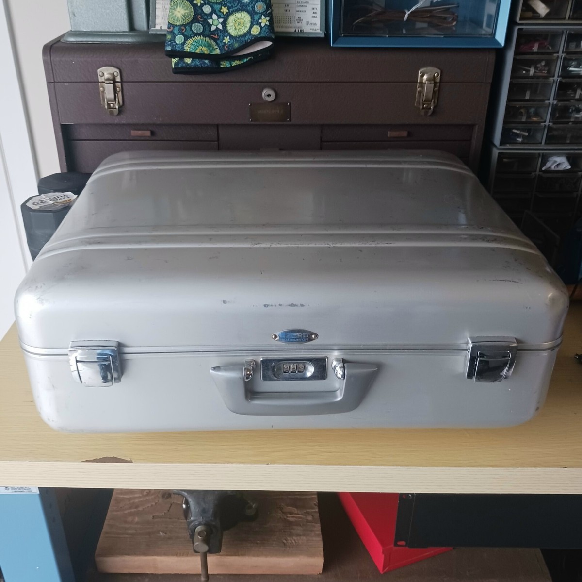 ZERO HALLIBURTON 旧Classic Aluminum 87L VTG Zero Halliburton Aluminum 21X17X7 LINED, Reg Z, Suitcase
