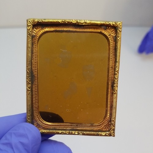 Antique Ambrotype Man and Woman Couple Early Portrait In Case - Picture 7 of 11