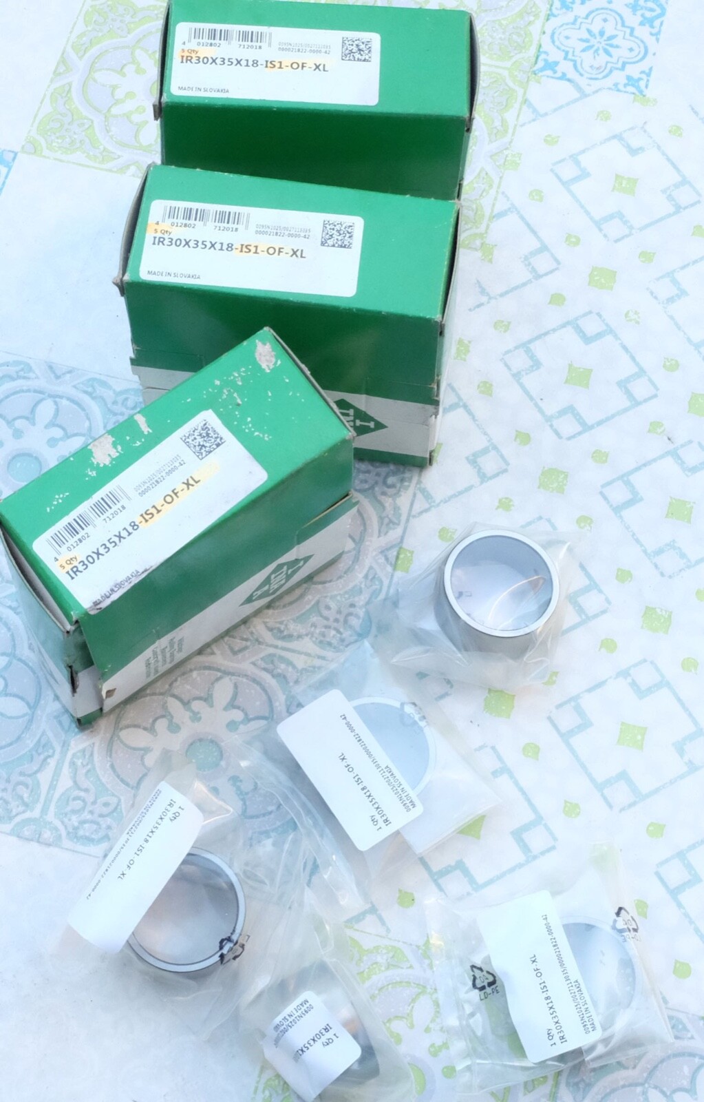Lot de 13 bagues intérieures INA IR30X35X18-IS1-OF-XL avec trou de graissage