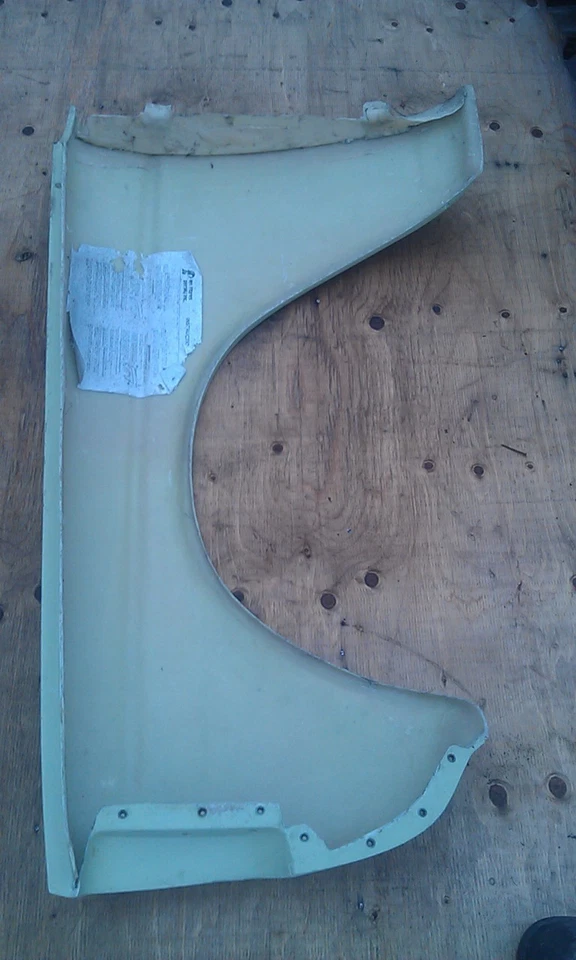 Guardabarros de repuesto lado derecho Volvo 140-142-144 1967-1974 F006 Foto 2 de 4