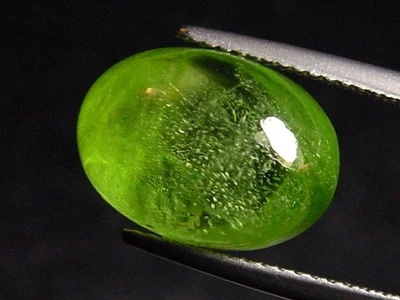 Peridot 10,99 Ct. Apfelgrün Oval Cabochon Sri Lanka (5615t) - Bild 1 von 2