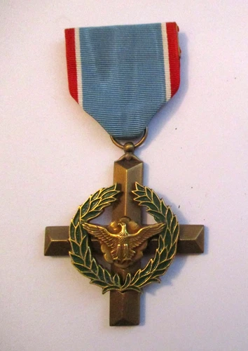 VINTAGE U.S. MILITARY VIETNAM WAR AIR FORCE MEDAL ESTATE CLEAN OUT FIND