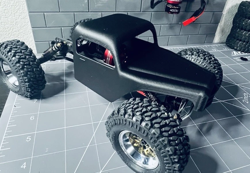 SCX24 Blacked Out! Single Cab With The NEW APEX V2 Chassis - Image 2 of 4