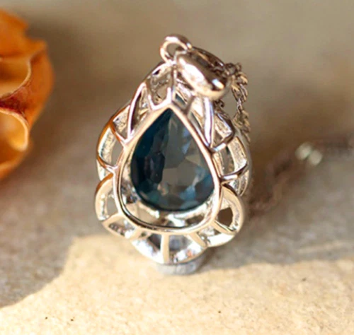 Colgante halo topacio azul Londres corte pera de 2,8 quilates acabado oro blanco 14k cadena gratis Foto 4 de 4