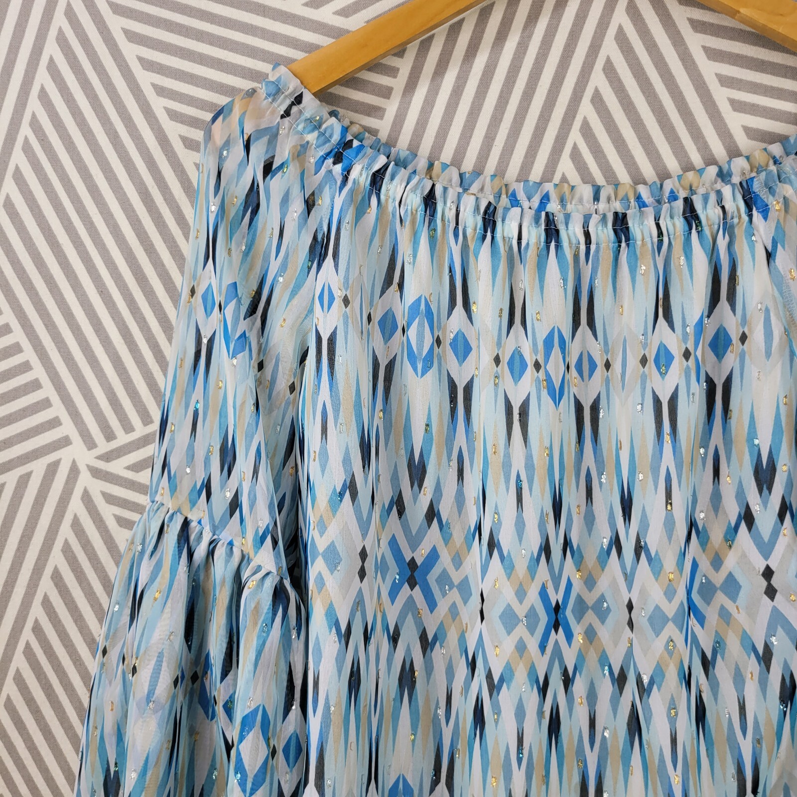 White House Black Market Size Small Boho Blouse peasant top Geometric art blue