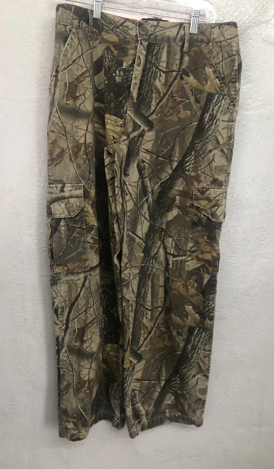 Outfitters Ridge womens Realtree camo cargo pants Size 12 Camo - Image 3 of 4