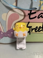 New Bath and Body Works 2022 Easter Yellow Chick Wallflower Plug-in