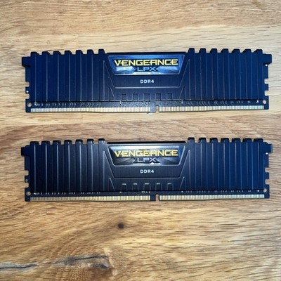16GB Kit (2x8GB) Corsair Vengeance LPX DDR4 RAM 2400 MHz CL16 Arbeitsspeicher
