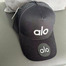NEW Alo Yoga Off-Duty Cap Adjustable Hat New with Tag black /white LOGO