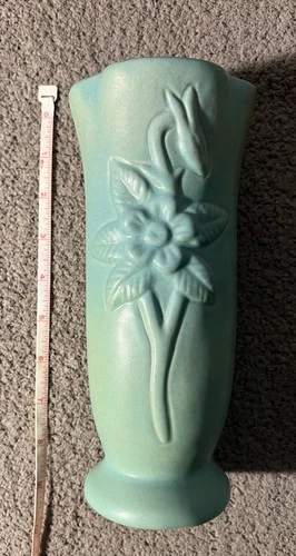 VTG - VAN BRIGGLE TURQUOISE ART POTTERY VASE 9” FLOWER & BUD (I977) Signed!