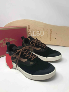 vans ultrarange black dachshund