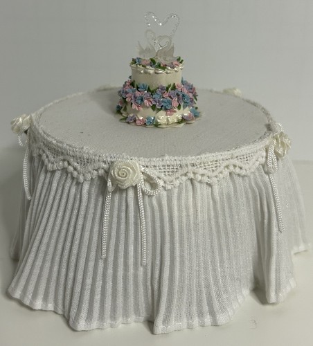 Artisan DOLLHOUSE Miniature Wedding Cake Table Glass Heart Swan Cake Topper - Picture 2 of 13
