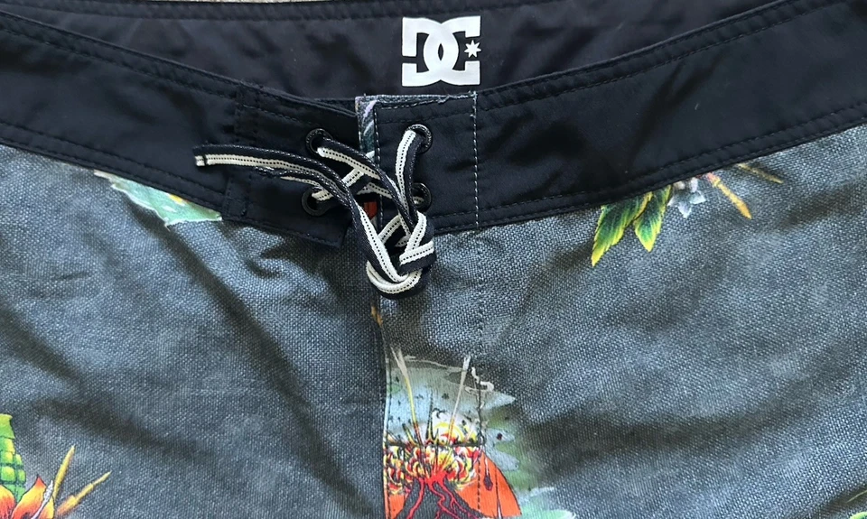Bañador DC Talla 33 Board Shorts Surf Playa Piscina Verano Hawaiano Tropical Foto 4 de 4
