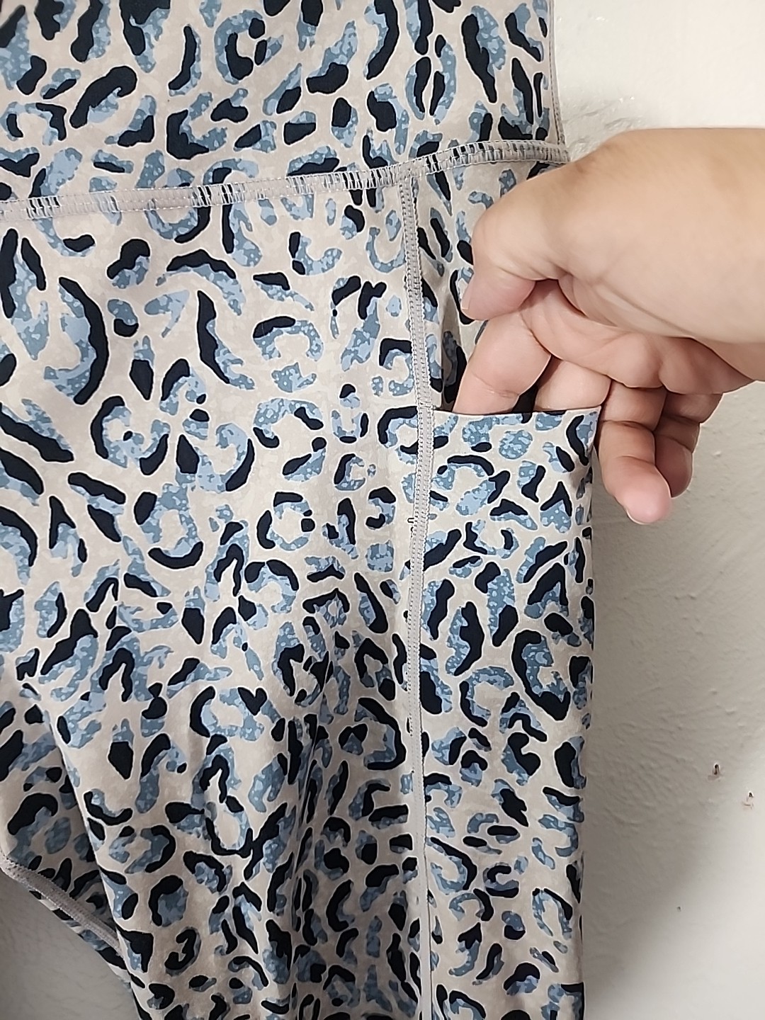 Ouges Cropped Cheatah Print leggings XL - image 4