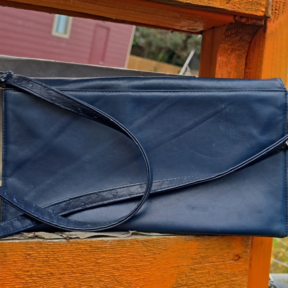 Bolsa tiracolo vintage 1980 J. Miller feita na Itália couro azul marinho envelope - Imagem 2 de 4