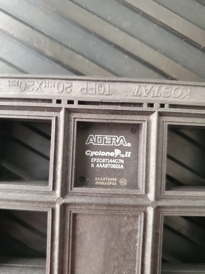 Altera Cyclone II EP2C8T144C7N