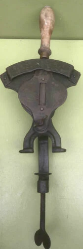 Objets du XXe siècle et récents en fonte art déco