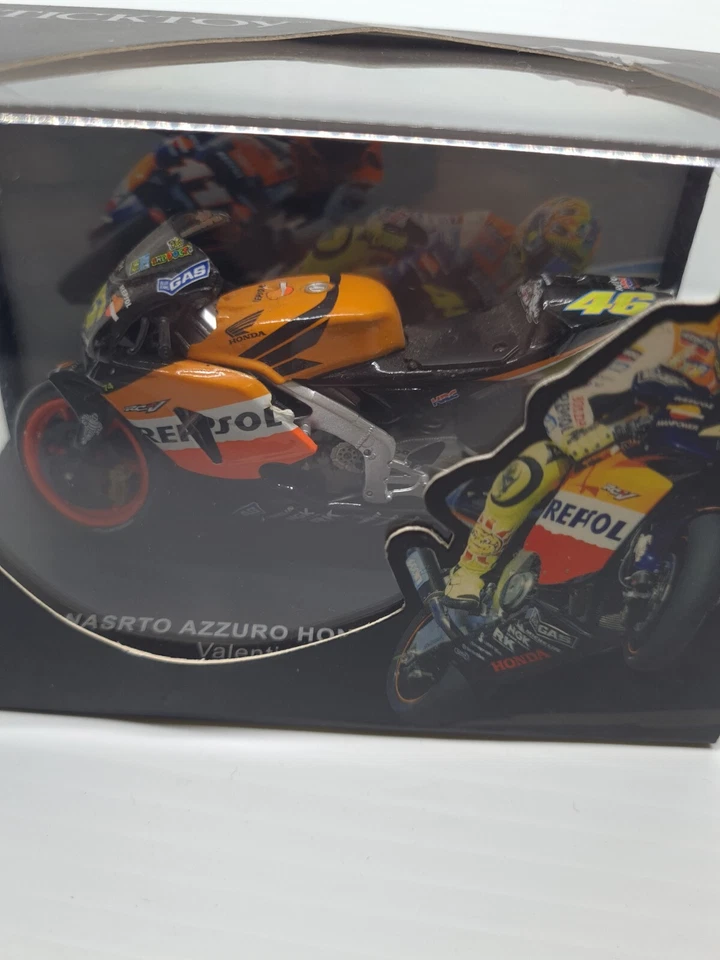 Motocicleta Nastro Azzuro Honda, 2001 Moto GP, V Rossi, 1/24 diecast modelos IXO. Foto 3 de 4