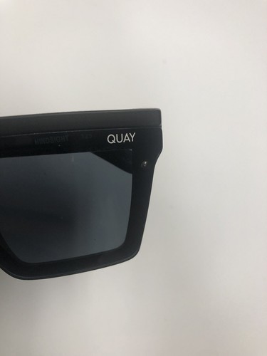 Quay Midsight 125 Sunglasses With Oversized Flat Top Design & Black Frame Read - Picture 3 of 16