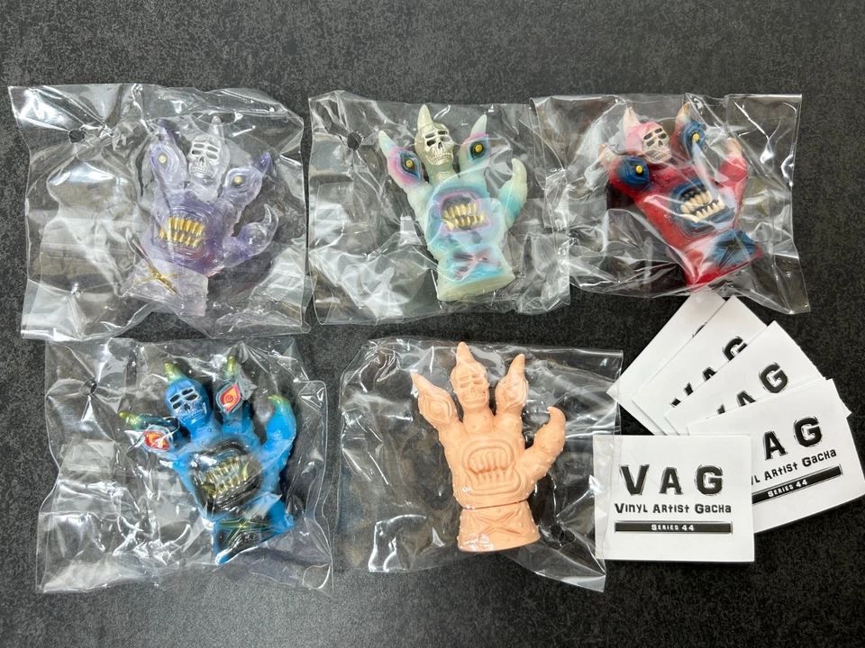 VAG VINYL ARTIST GACHA Four Fingers T.W Sofubi Vinyl Figure 5 types complete set - Image 2 of 4