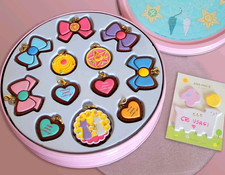 Sailor Moon Metall Blechdose mit Plätzchen Charms, Luna & Artemis - komplett mit Box