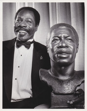 TYPE 1: 1986 Press Photo Emmitt Thomas Inducted Kansas City Chiefs Hall of Fame