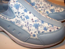 Easy Spirit Women's Blue Flowers Travel Time 710 Slip On Clogs Mules Size 8W NTN