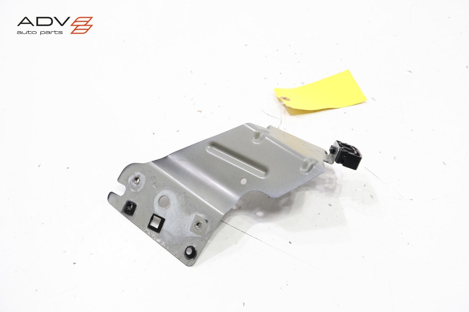 Maserati Ghibli 2014-2024 Front Left Lower Side mounting bracket P/N 13858