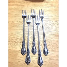 Set of 5 Oneida Distinction Deluxe Stainless HH Kennett Square Cocktail Forks
