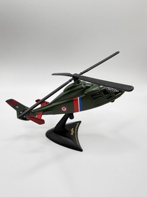 2006 Maisto Tailwinds Aerospatiale SA 365 Dauphin Die Cast Helicopter Toy Model