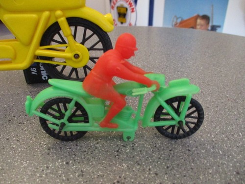VINTAGE GAY TOYS YELLOW MOTORCYCLE AND GREEN MOTORCYCLE WITH RIDER - Picture 2 of 8