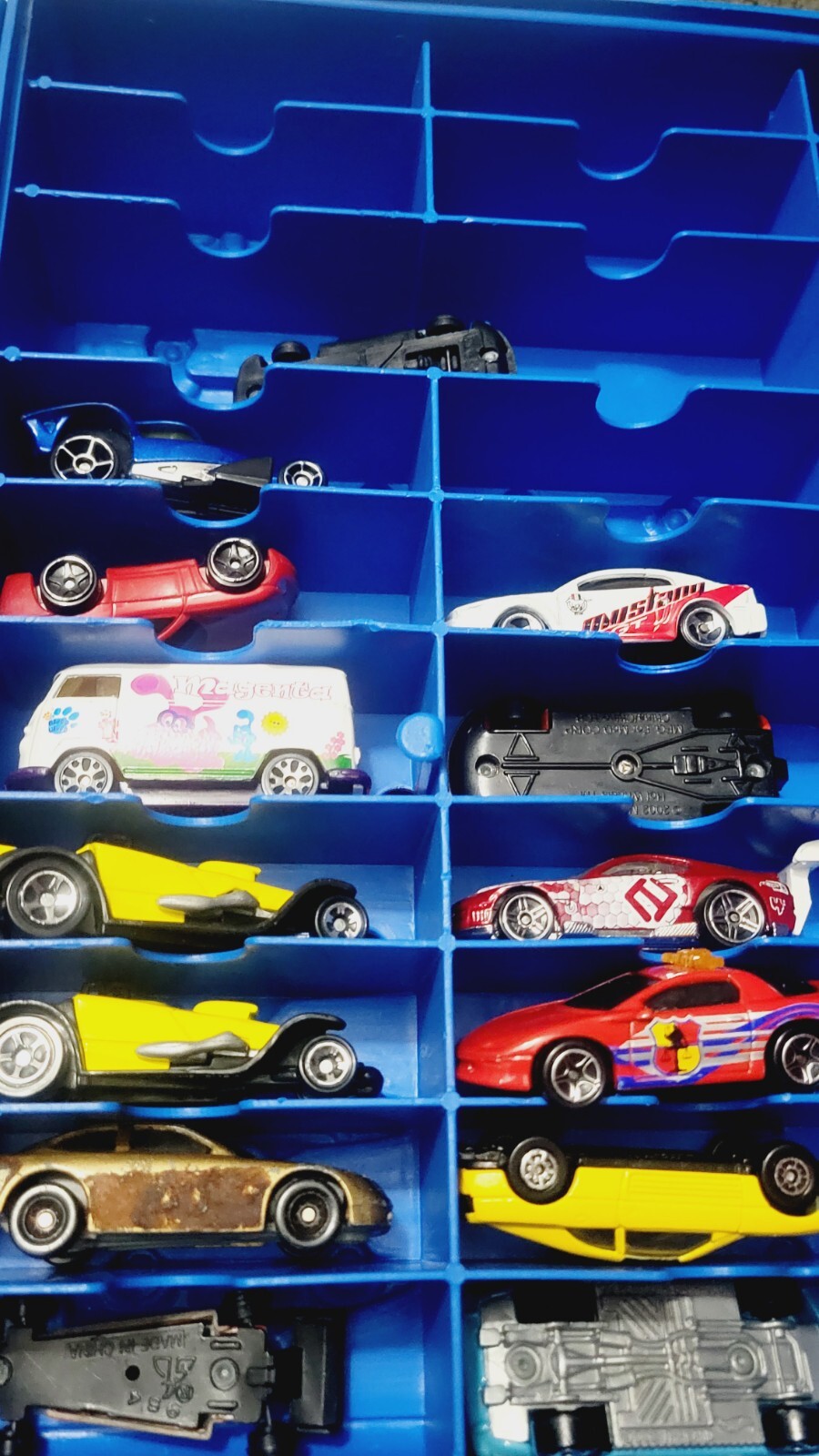 Hot Wheels 100 Car Carrying Storage Case Tara Toys Wheels 1997 60+ Cars Included