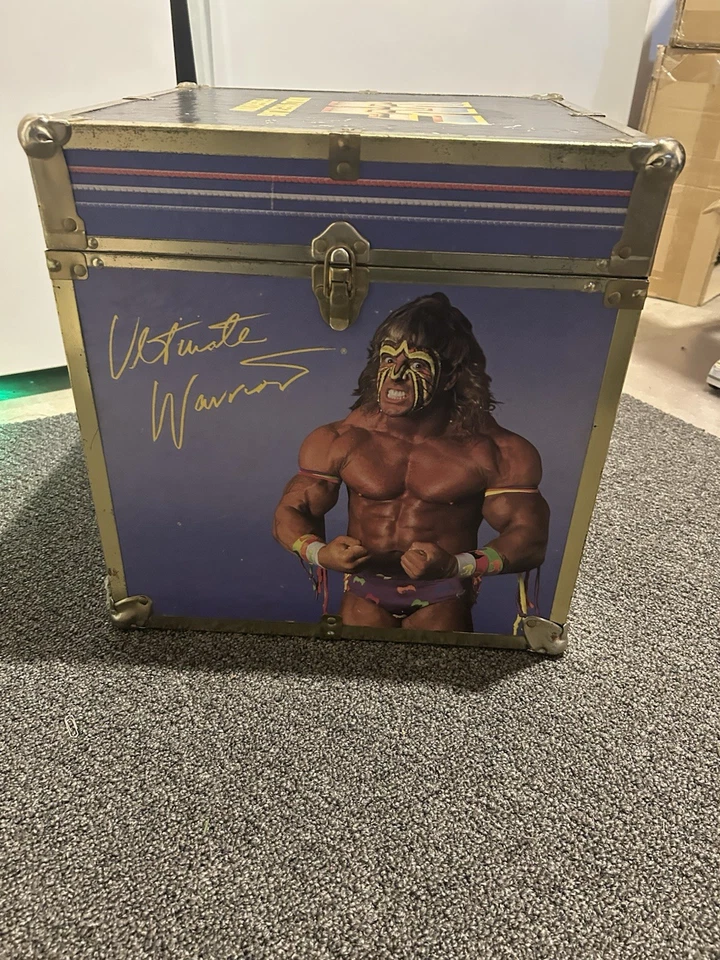 Cubo de almacenamiento de madera vintage 1991 WWF Hulk Hogan Ultimate Warrior 16x16x16 Foto 3 de 3