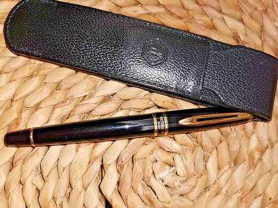 Waterman Paris Füllfederhalter mit Etui, Schwarz mit goldenen Akzenten