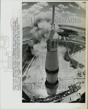 1972 Press Photo Apollo 16 Rocket Lifts Off from Launch Pad at Cape Kennedy, FL