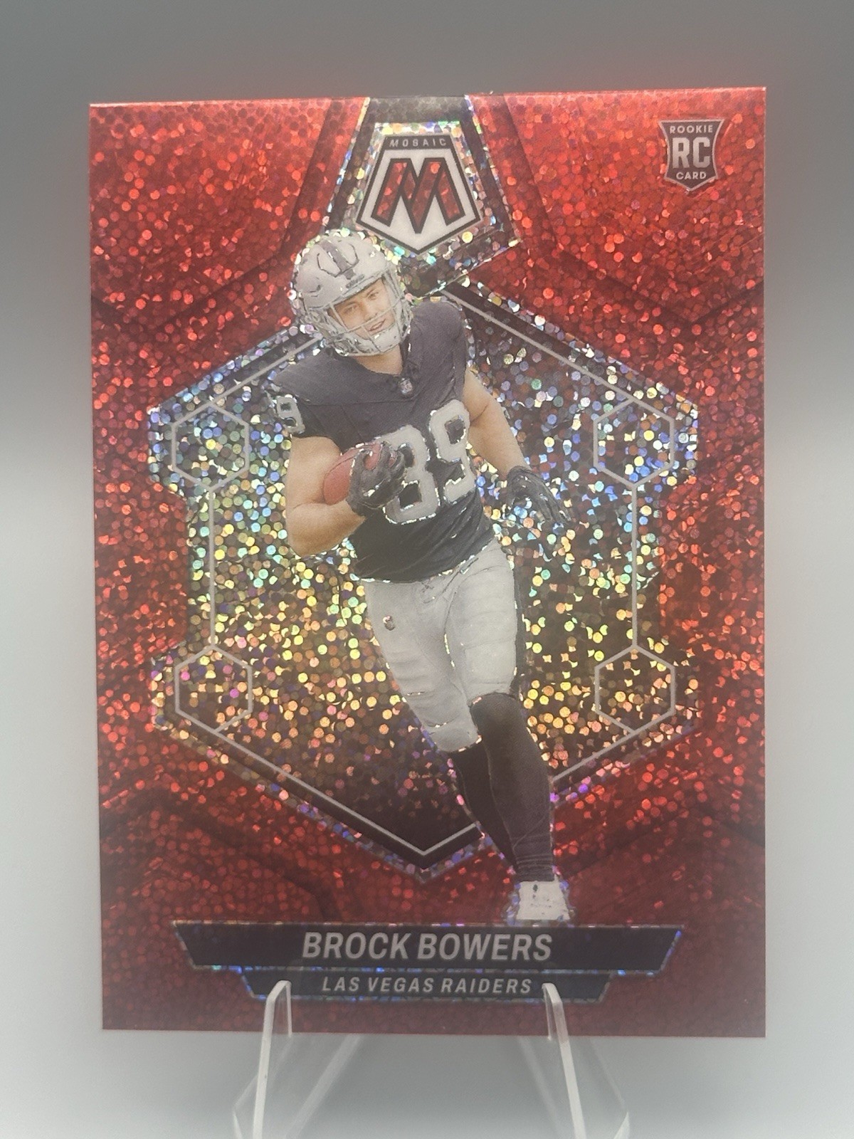 2024 Panini Mosaic - Rookies Brock Bowers #313 Red Sparkle Prizm (RC)
