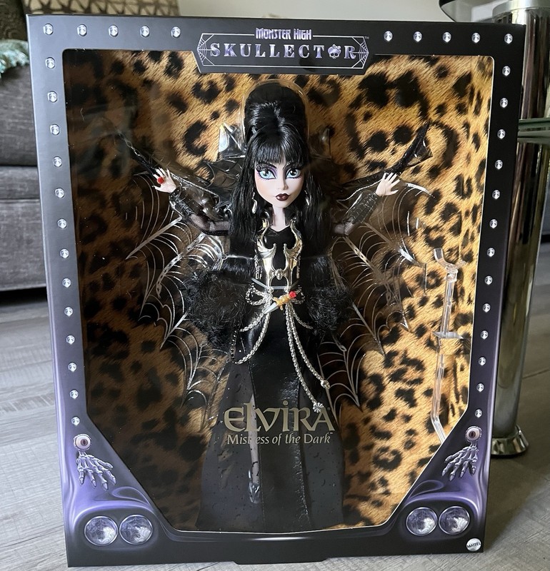 Monster High Skullector Elvira, Mistress of the Dark Doll-SOLD OUT! MINT!!!!!!!!