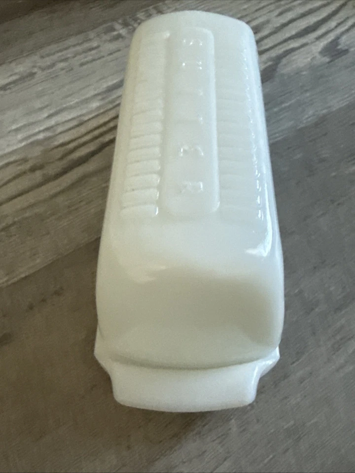 Plato de mantequilla cubierto de vidrio de leche blanco vintage Foto 3 de 4