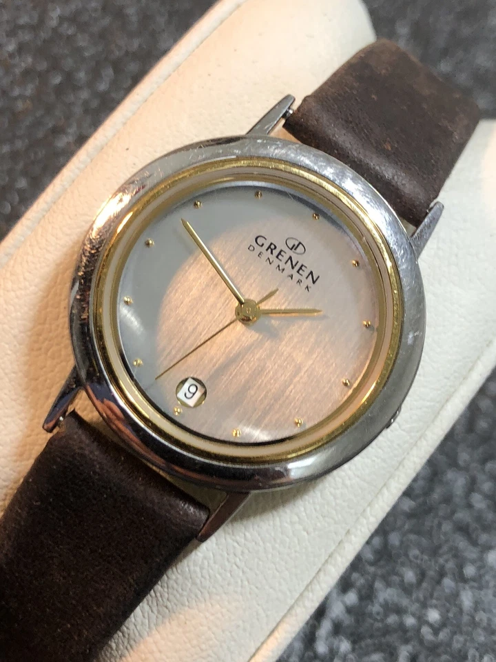 Reloj para mujer Grenen Denmark By Skagen con fecha tono plateado y dorado batería nueva Foto 3 de 4