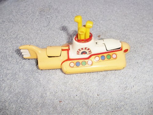 THE BEATLES CORGI YELLOW SUBMARINE CORGI MODEL YELLOW AND WHITE HATCHES FAB - Picture 4 of 12