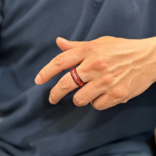 Anillo de tungsteno negro para hombre meteorito rojo sintético con flecha plateada banda de boda - Imagen 12 de 12