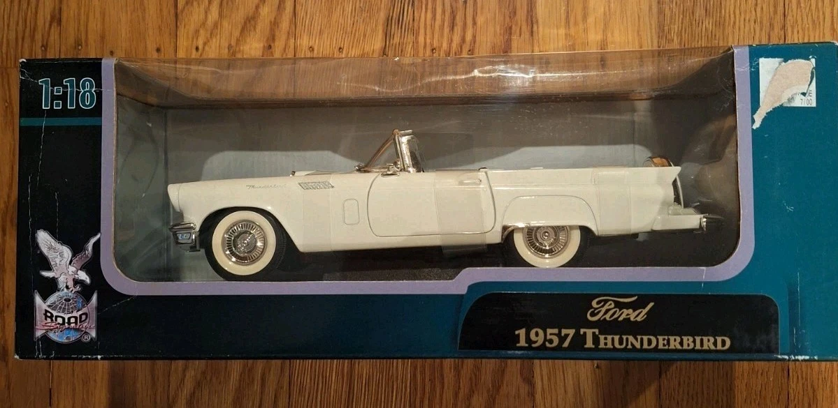 Road Signature Ford Thunderbird Contemporary Manufacture Diecast