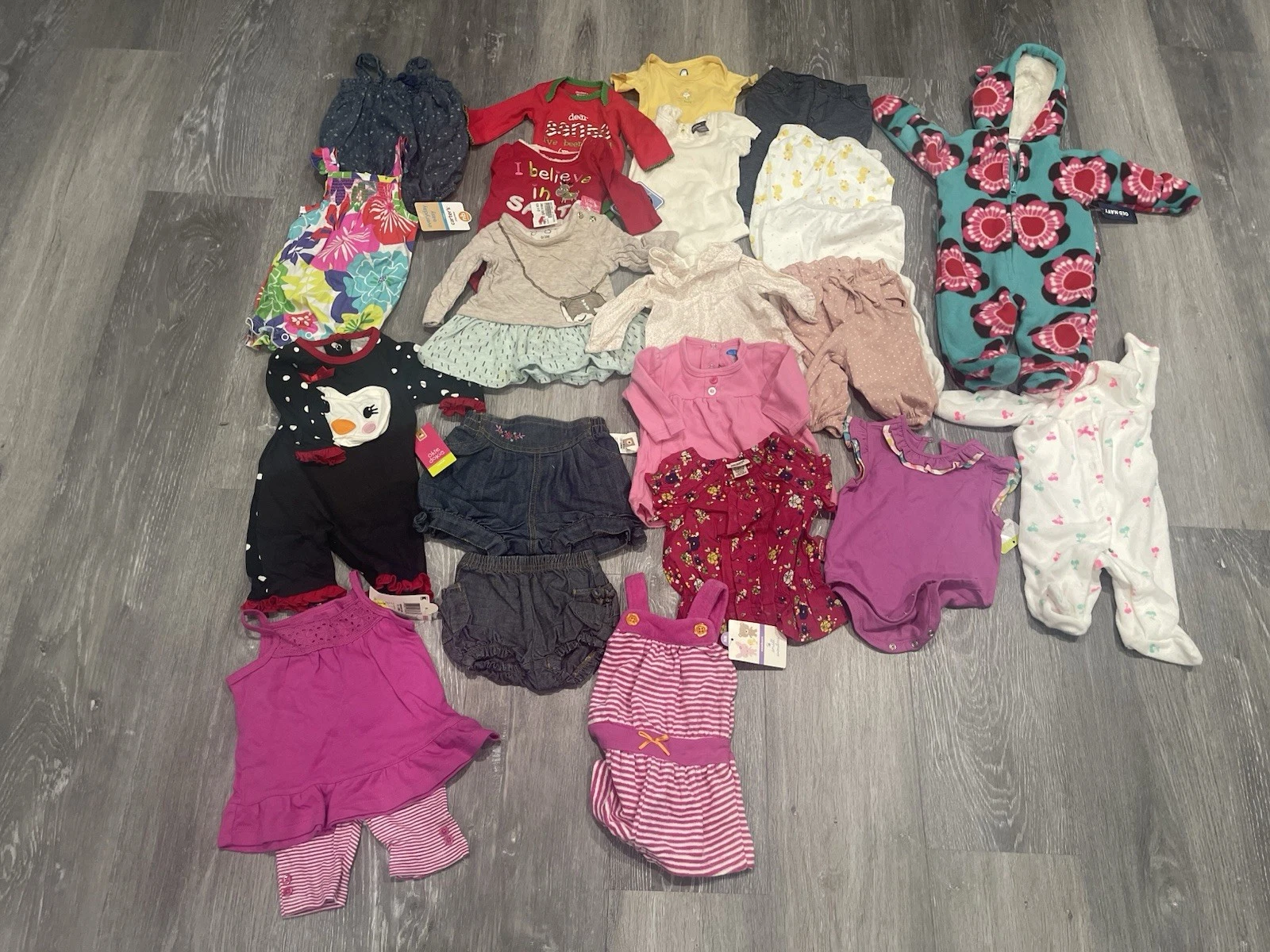 Lot Of Baby Girls Clothes Carter’s Etc Size Newborn