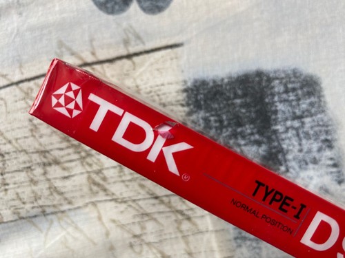 TDK D90 NORMAL tape 1985 EUROPA-USA MARKET cassetta sealed con piccolo strappo - Foto 7 di 7