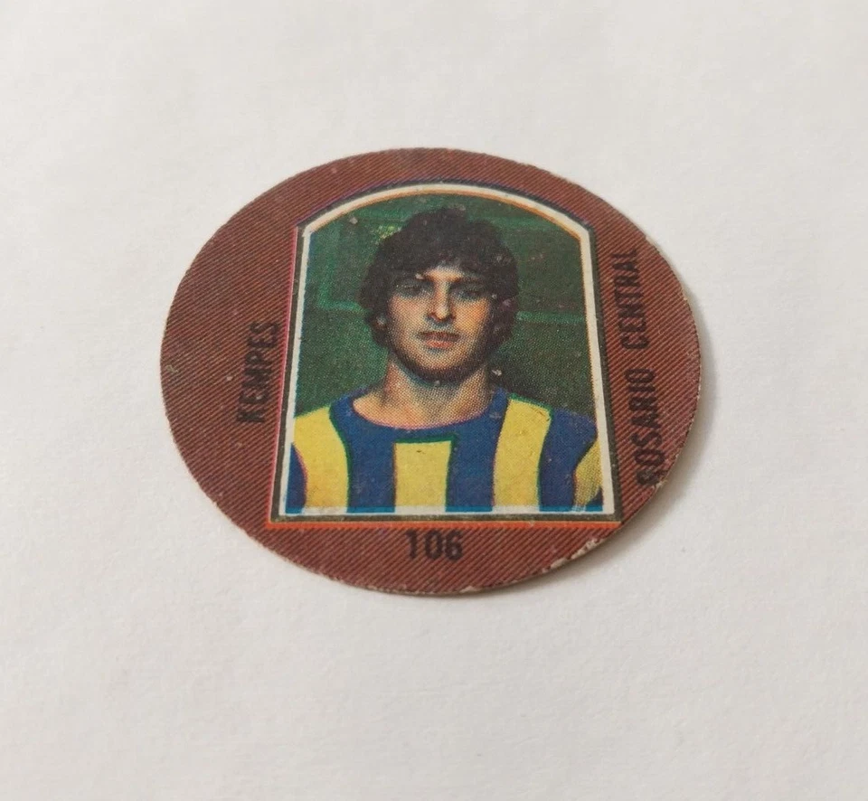 Tarjeta de disco central #106 1976 Campeones Argentina Mario Kempes novato Rosario Foto 3 de 4