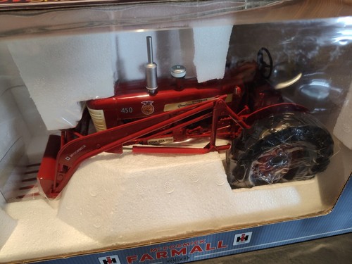 NEW SPECCAST FARMALL 450 WITH 33 LOADER 2007-08 IOWA FFA BLUE JACKETS - Picture 15 of 16