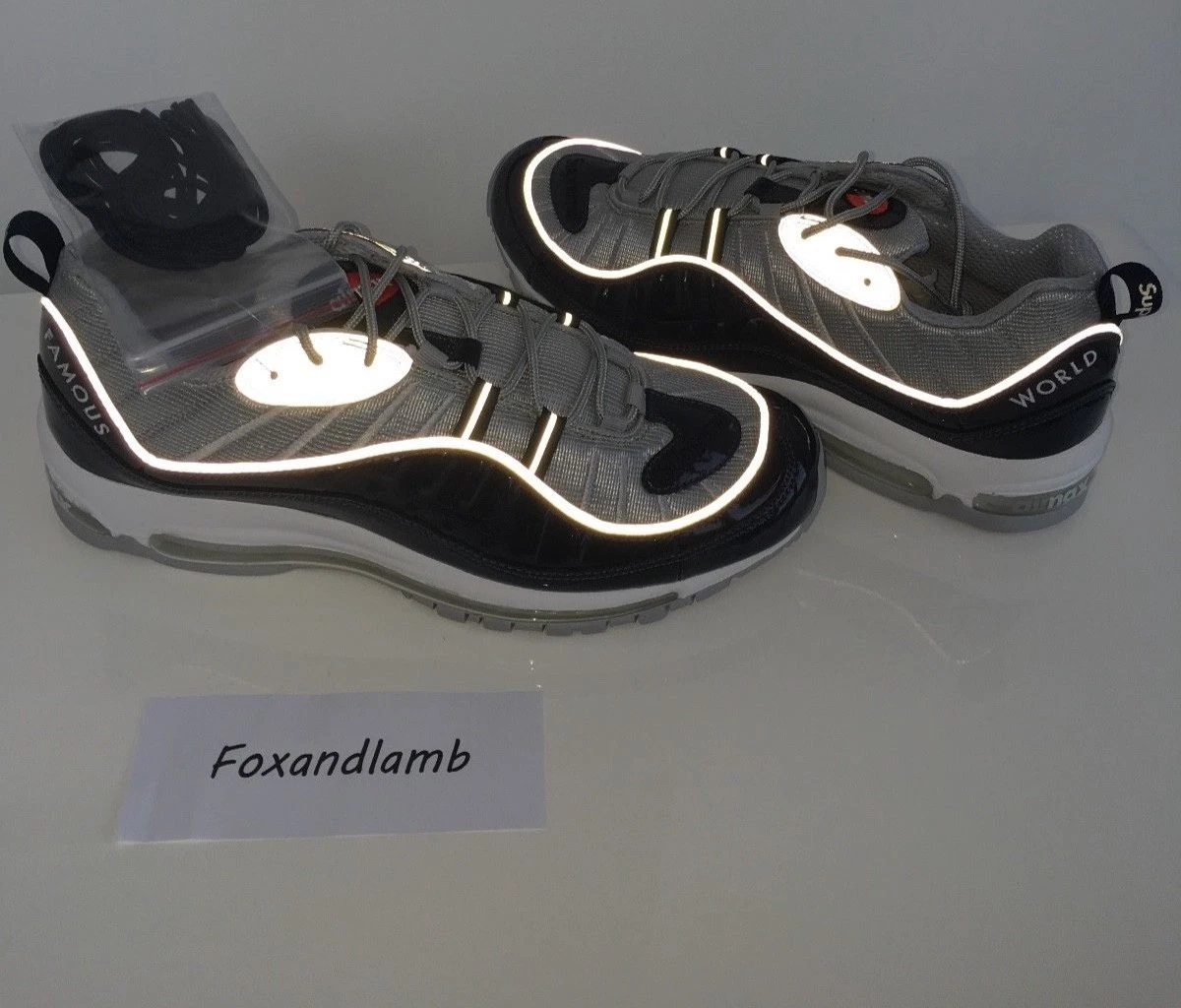 Air Max 98 x Supreme UK10.5    Jamais porté neuf dans sa boîte