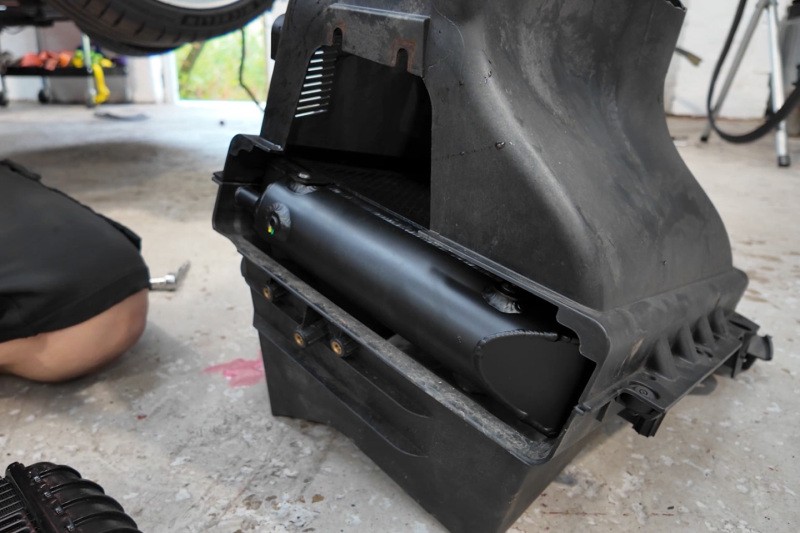 McLaren MP4-12C Coolant pipe