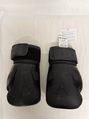 Venum Elite Evo Boxhandschuhe 16 OZ Black/Black Boxing Gloves + 2 Shaker Gratis