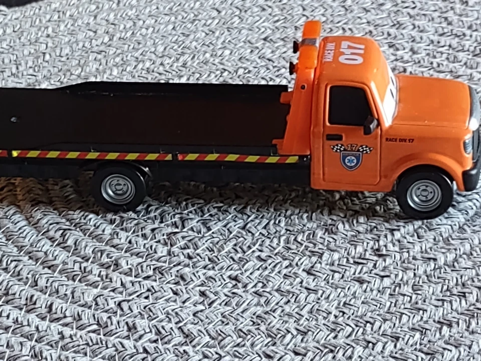 Camión de remolque Disney Pixar Cars 3 STU SCATTERSHIELDS de lujo diecast plataforma plana RARO Foto 4 de 4